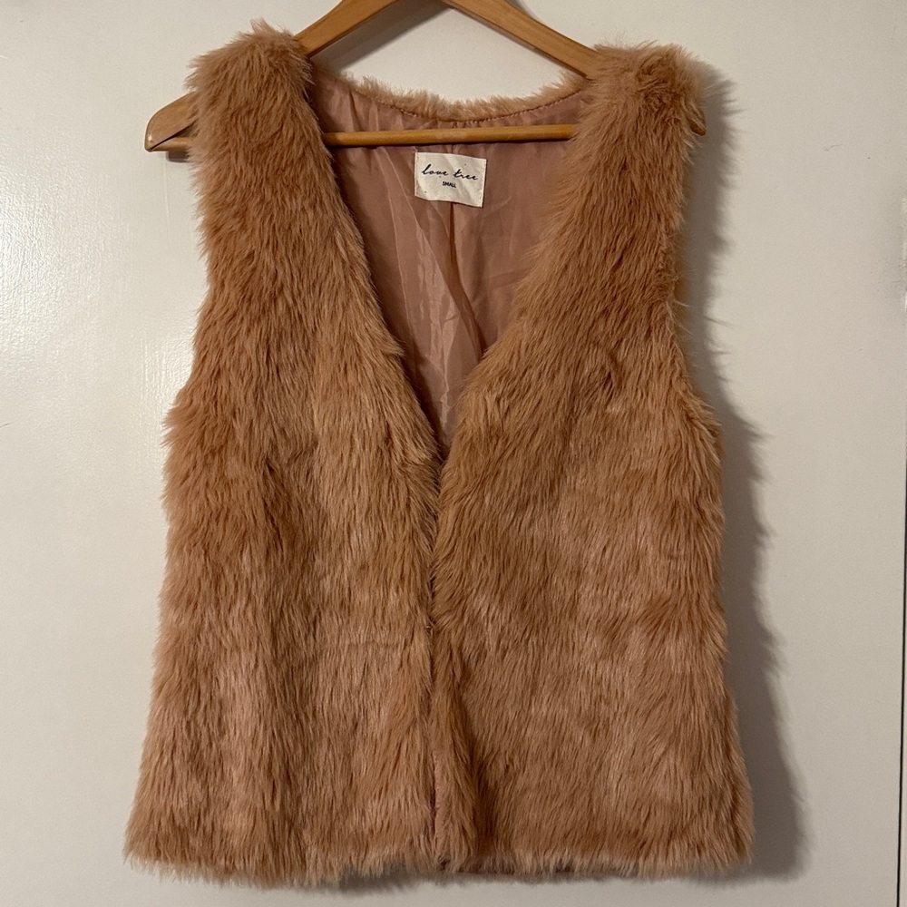 Love Tree Faux Fur Vest in Soft Beige